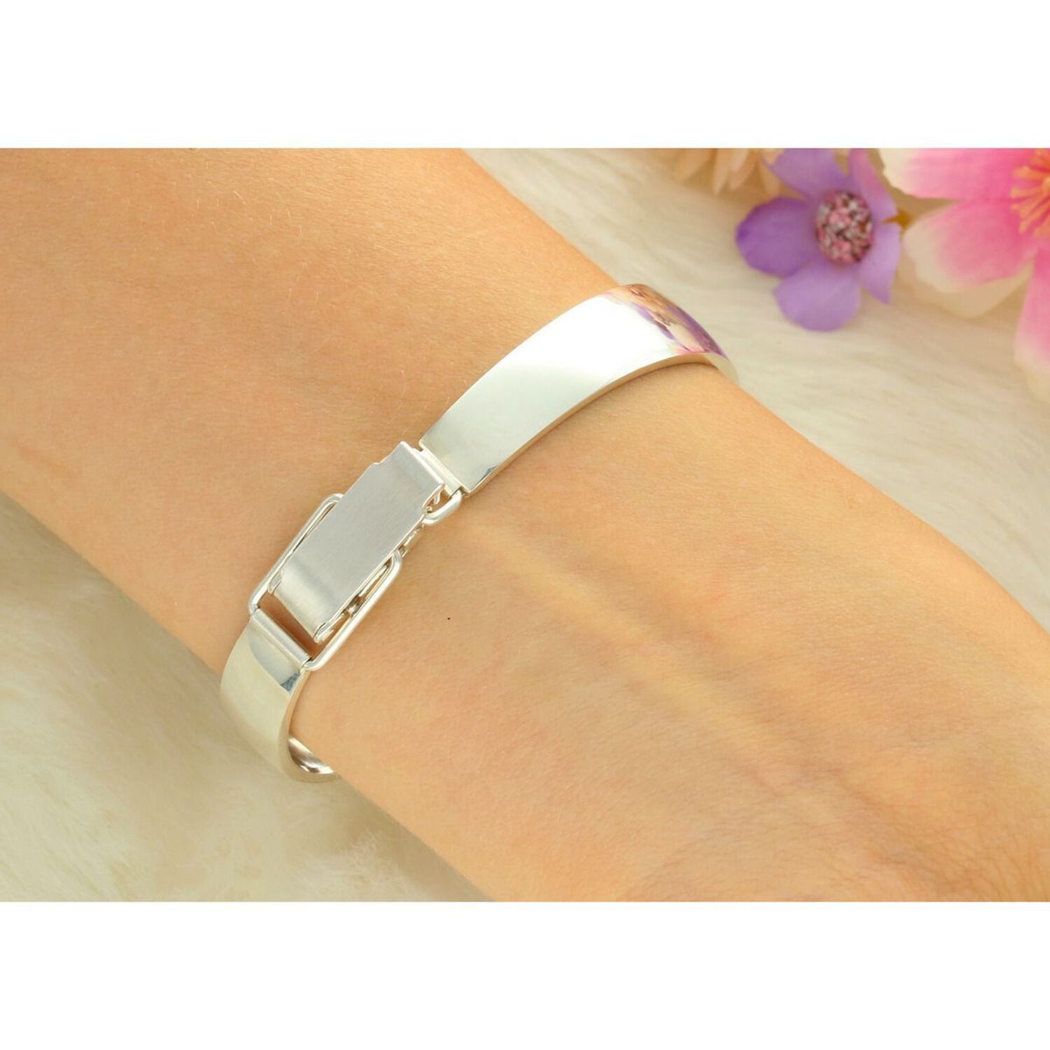 Elegancki damski zegarek srebrny próby 925 Jordan Kerr z białą tarczą, cyrkoniami i sztywną bransoletką. Stylowy dodatek na co dzień i na specjalne okazje.11.jpg