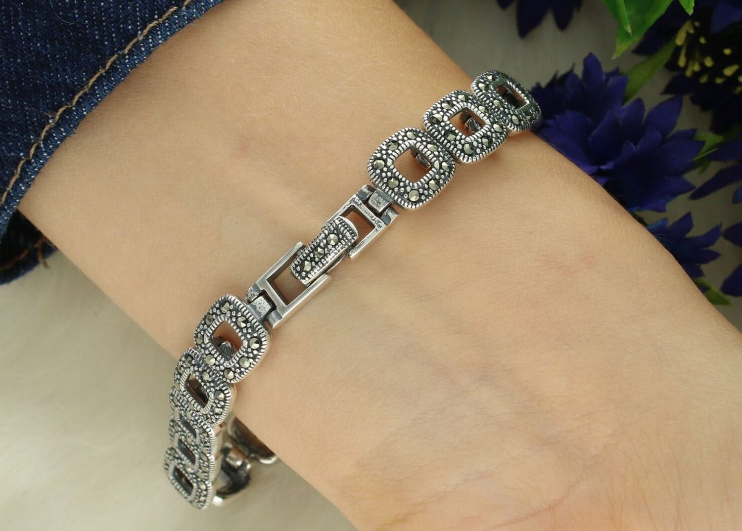 Damski zegarek srebrny 925 z markazytami – model DIA-ZEG-13848-925. Elegancki design, prostokątna tarcza, długość 21 cm, waga 40 g.1.jpg