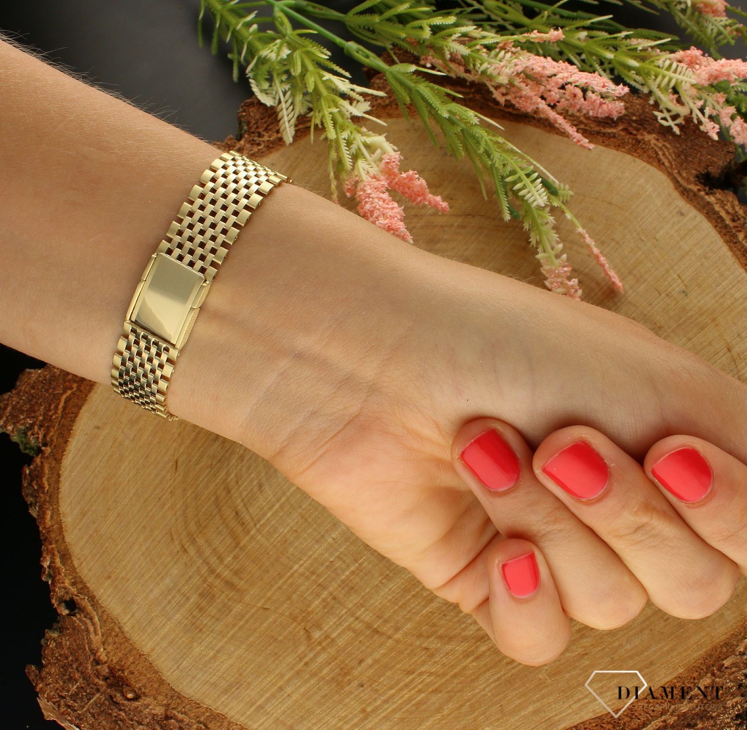 Złoty zegarek 585 damski duży na bransolecie Geneve DIA-ZEG-7825-585. Czytelna tarcza w nieskazitelnym złotym kolorze emanuje subtelnością. Elegancki i kobiecy złoty zegarek świetnie sprawdzi się na prezent dla ukocha (4).jpg