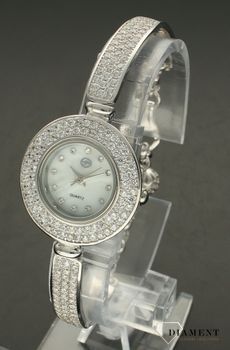 Zegarek srebrny damski wysadzany cyrkoniami DIA-ZEG-9379-925.  Elegancki zegarek ze srebra z cyrkoniami przy kopercie idealnie sprawdzi się jako ekskluzywny dodatek do białych koszul i koktajlowych sukienek. Wysoka jakość sr (5).jpg
