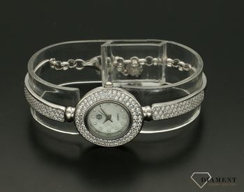 Zegarek srebrny damski wysadzany cyrkoniami DIA-ZEG-9379-925.  Elegancki zegarek ze srebra z cyrkoniami przy kopercie idealnie sprawdzi się jako ekskluzywny dodatek do białych koszul i koktajlowych sukienek. Wysoka jakość sr (6).jpg