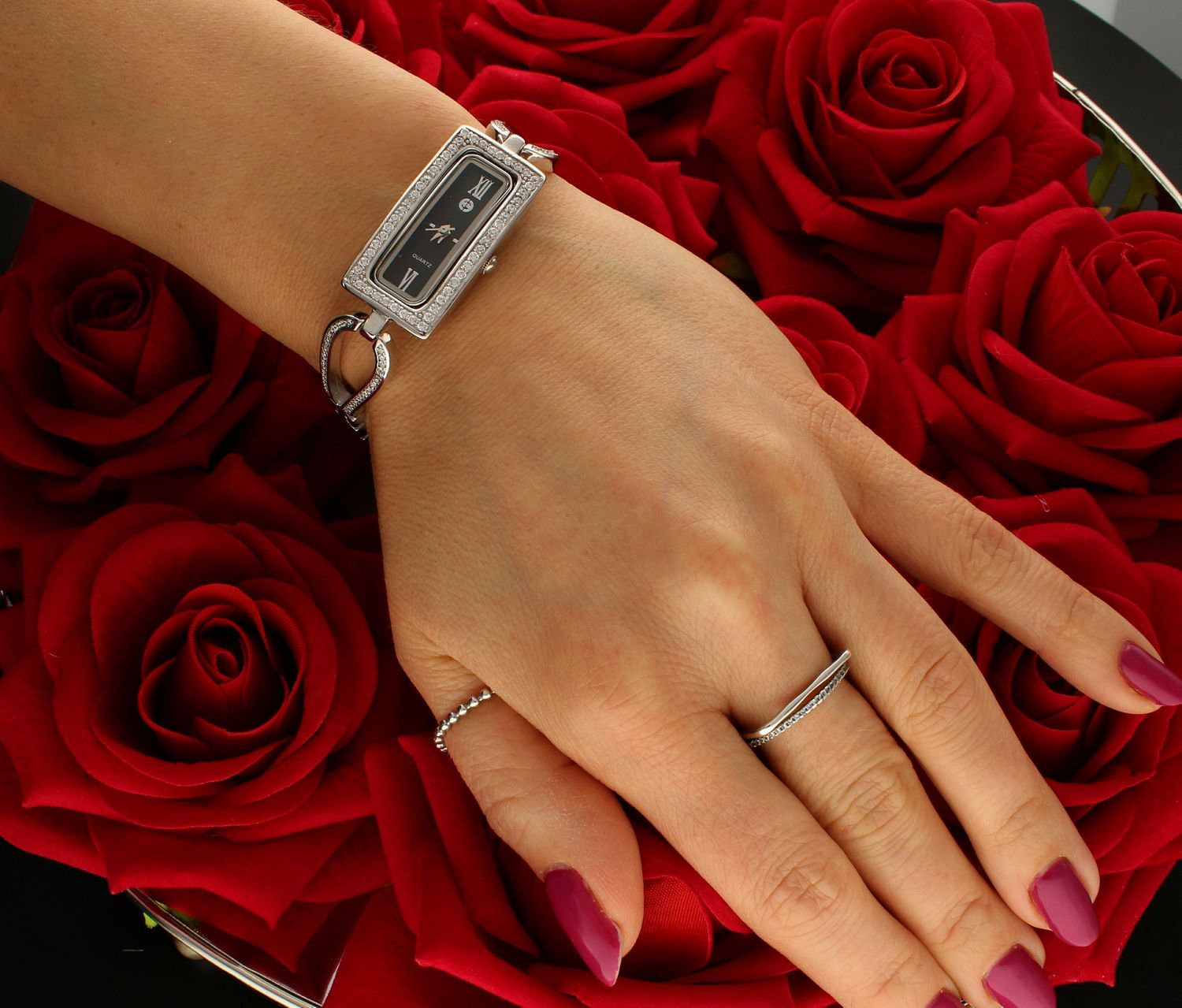 Zegarek damski srebrny biżuteryjny z czarną prostokątną czarną DIA-ZEG-9381-925. Elegancki zegarek ze srebra z prostokątną tarczą z cyrkoniami idealnie sprawdzi się jako ekskluzywny dodatek do białych koszul i koktajlowych s (5).jpg