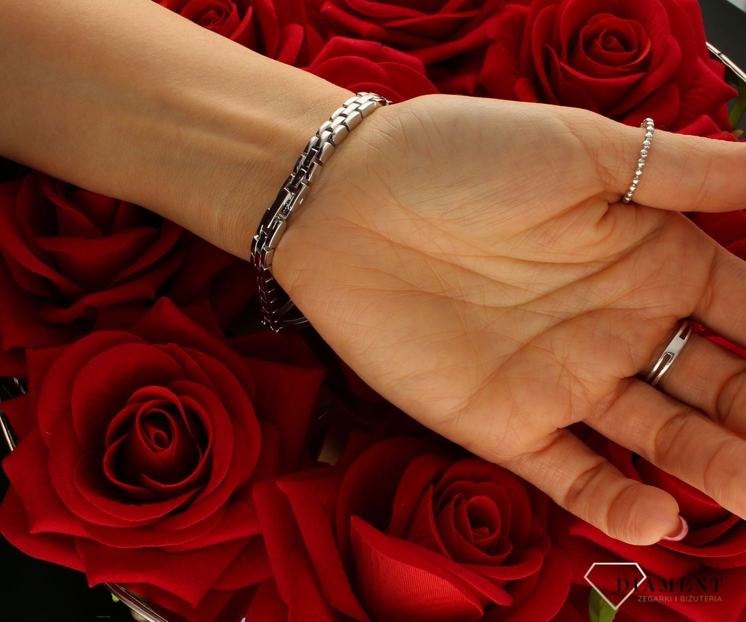 Zegarek damski srebrny biżuteryjny z czarną prostokątną czarną DIA-ZEG-9381-925. Elegancki zegarek ze srebra z prostokątną tarczą z cyrkoniami idealnie sprawdzi się jako ekskluzywny dodatek do białych koszul i koktajlowych s (5).jpg