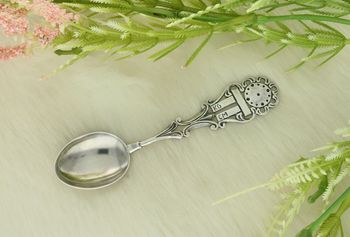 Elegancka łyżeczka urodzinowa srebrna próby 925, model DIA-ŁYŻ-13671-925. Możliwość grawerowania godziny urodzenia, wagi i wzrostu dziecka. Idealny prezent na narodziny lub chrzest.3.jpg