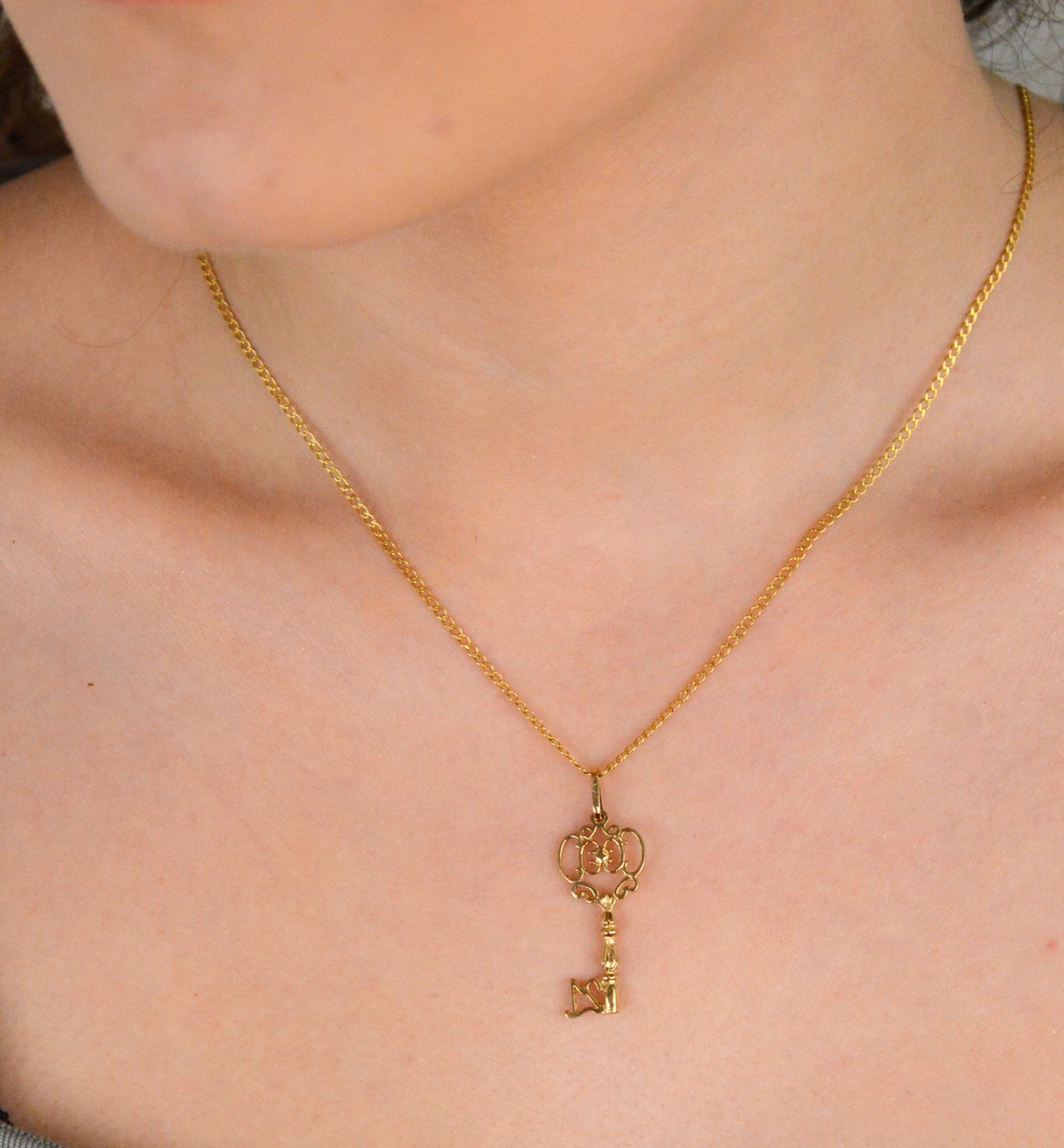 Zawieszka złota Klucz próba 333, DIA0ZAW-1525-333 przód.jpg