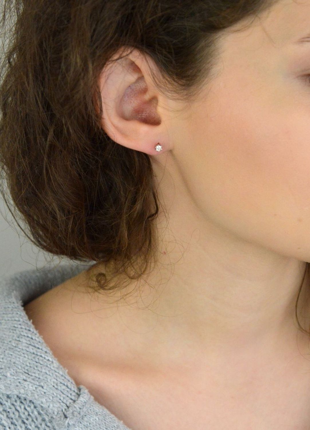 Luksusowe kolczyki damskie z diamentami HSI2 o łącznej masie 0,36 ct, okrągłe brylanty z zapięciem na sztyft – ponadczasowa elegancja i wyjątkowy blask.1.jpg