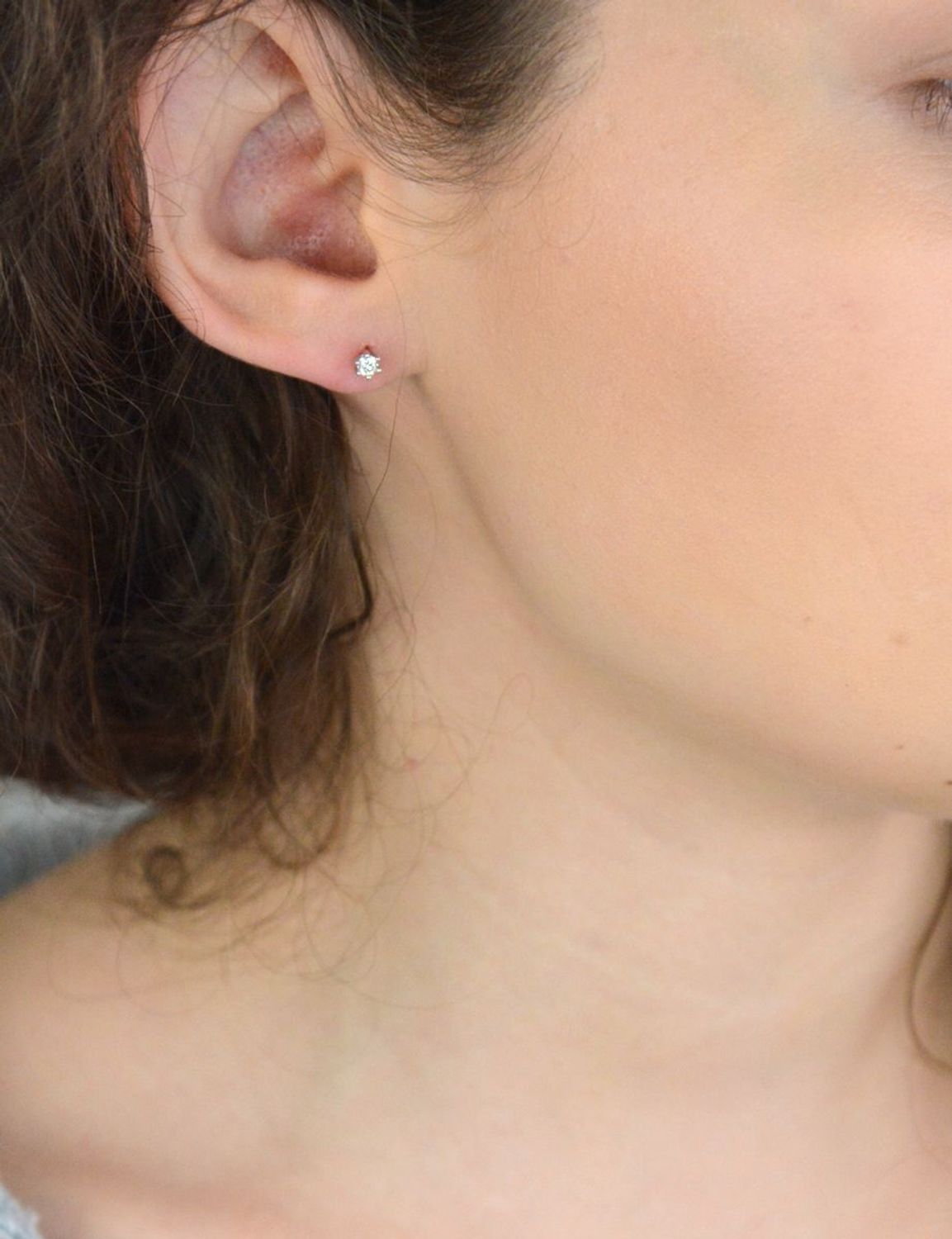 Luksusowe kolczyki damskie z diamentami HSI2 o łącznej masie 0,36 ct, okrągłe brylanty z zapięciem na sztyft – ponadczasowa elegancja i wyjątkowy blask.1.jpg