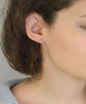 Luksusowe kolczyki damskie z diamentami HSI2 o łącznej masie 0,36 ct, okrągłe brylanty z zapięciem na sztyft – ponadczasowa elegancja i wyjątkowy blask (3).JPG