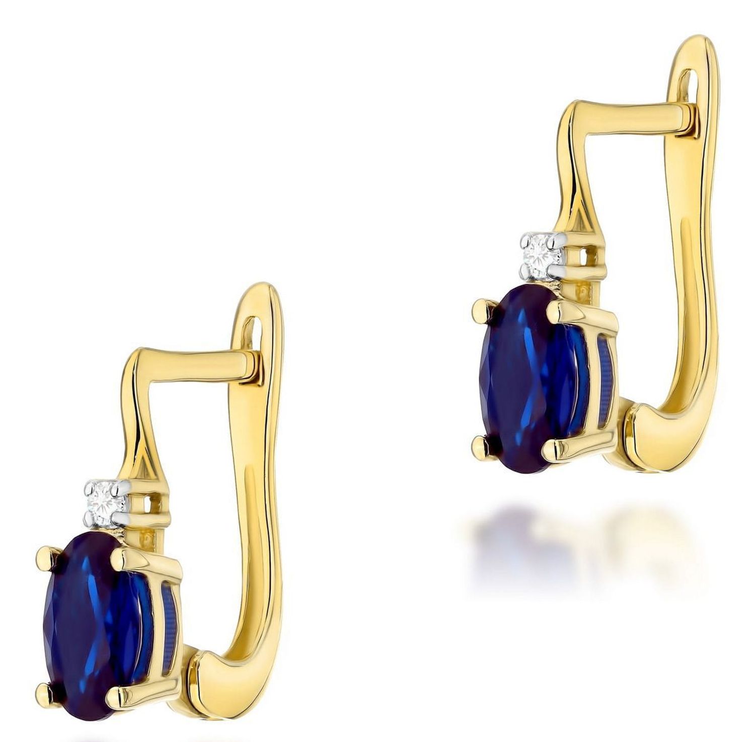 Kolczyki złote K0011 z szafirem 2 x 0.70 ct i dwoma diamentami SI2 H 1.5 mm. Wykonane z żółtego złota próby 585, wymiary 4 x 11 mm, waga 1.8–2.4 g, zapięcie angielskie. 1.jpg