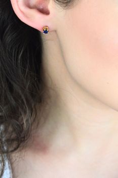 Złote kolczyki z naturalnym szafirem 0.60 ct – złoto 585 z certyfikatemdf (1).jpg