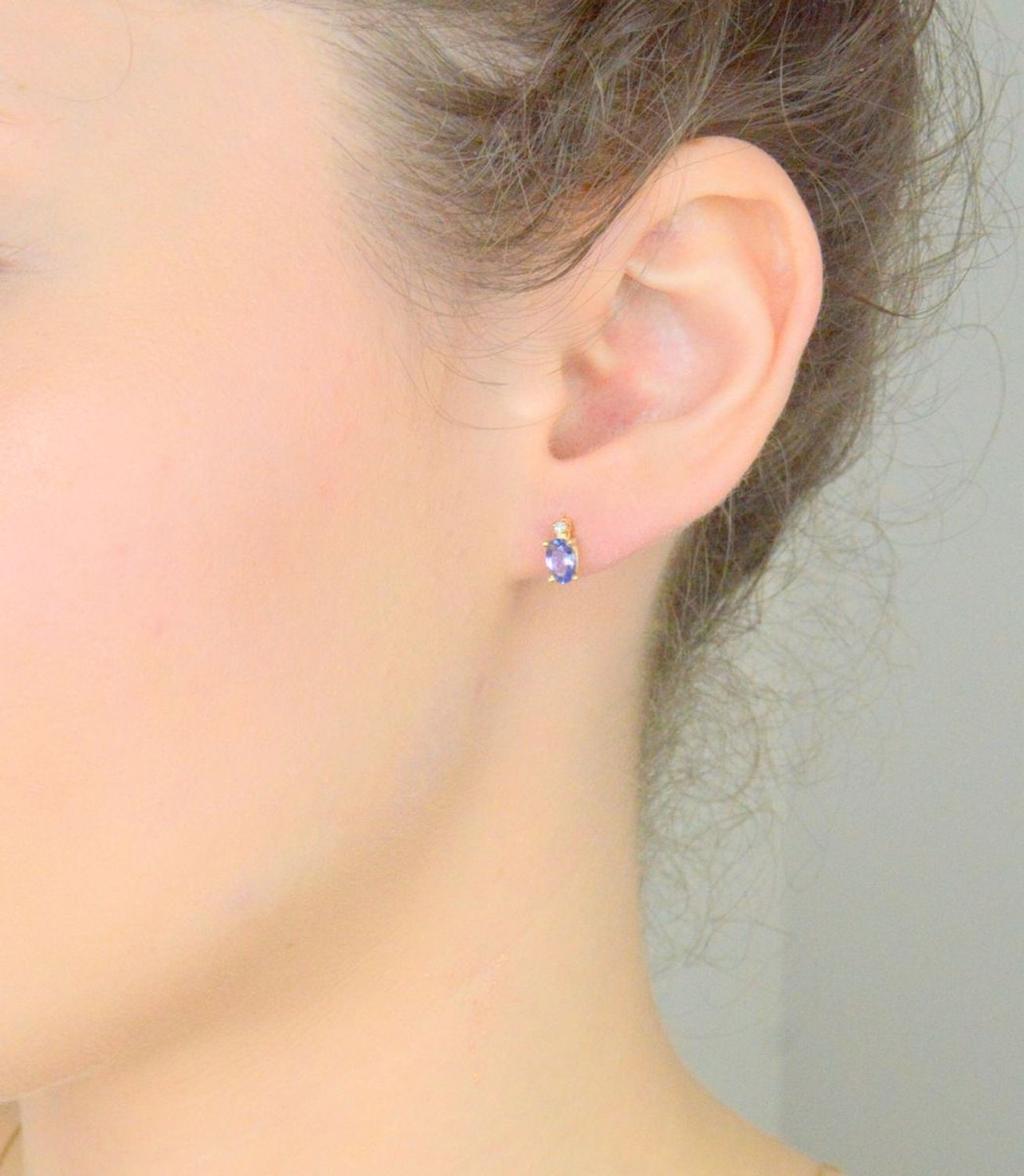 Złote kolczyki 585 DIAMENT Ametyst i Diamenty Złote kolczyki wykonane z 14- karatowego złota z ametystem i diamentami o łącznej 1.jpg