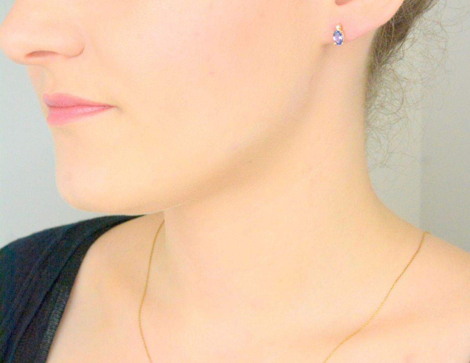 Złote kolczyki 585 DIAMENT Ametyst i Diamenty Złote kolczyki wykonane z 14- karatowego złota z ametystem i diamentami o łącznej 1.jpg