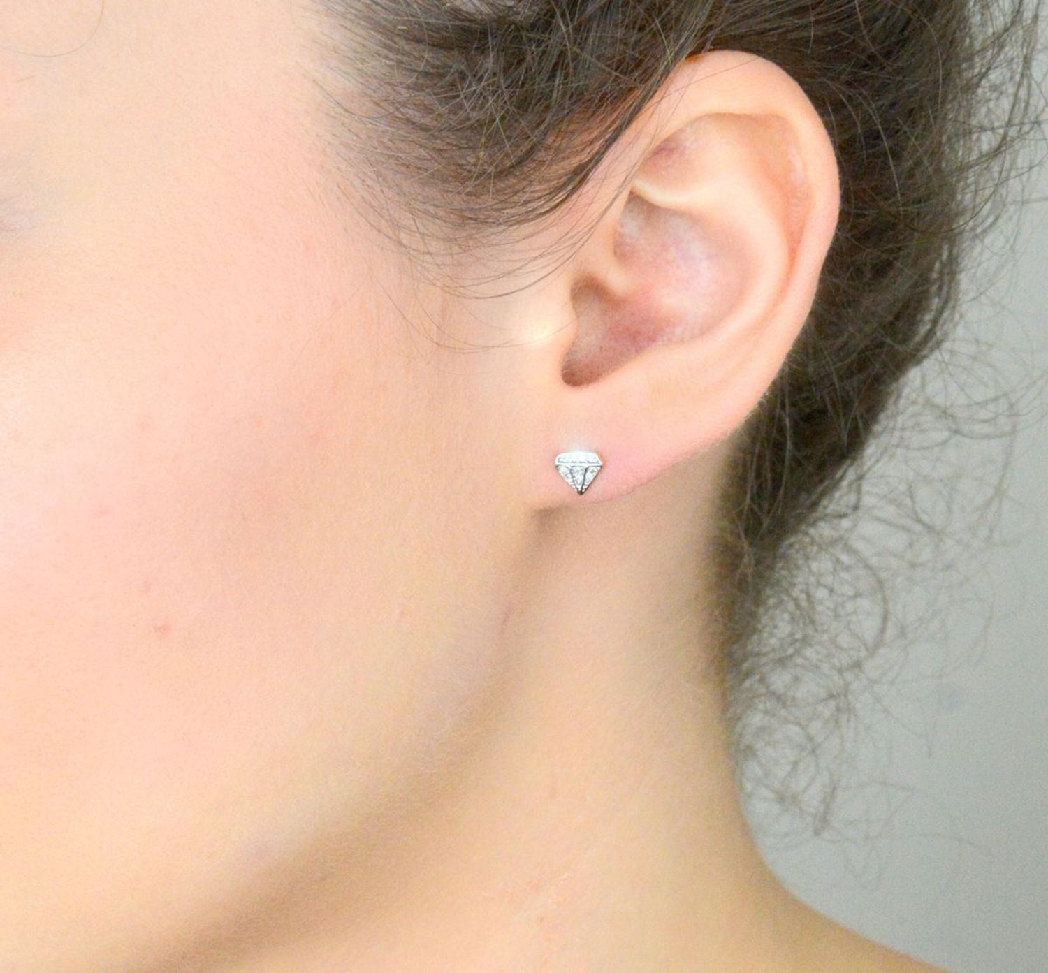 Kolczyki złote damskie 585 Wkrętki w kształcie diamentów z Diamentami 0,10 ct.DIAKLCKO504Z585B0.10 Kolczyki idealne na prezent dla każdej kobiety. Kolczyki na sztyft1.jpg