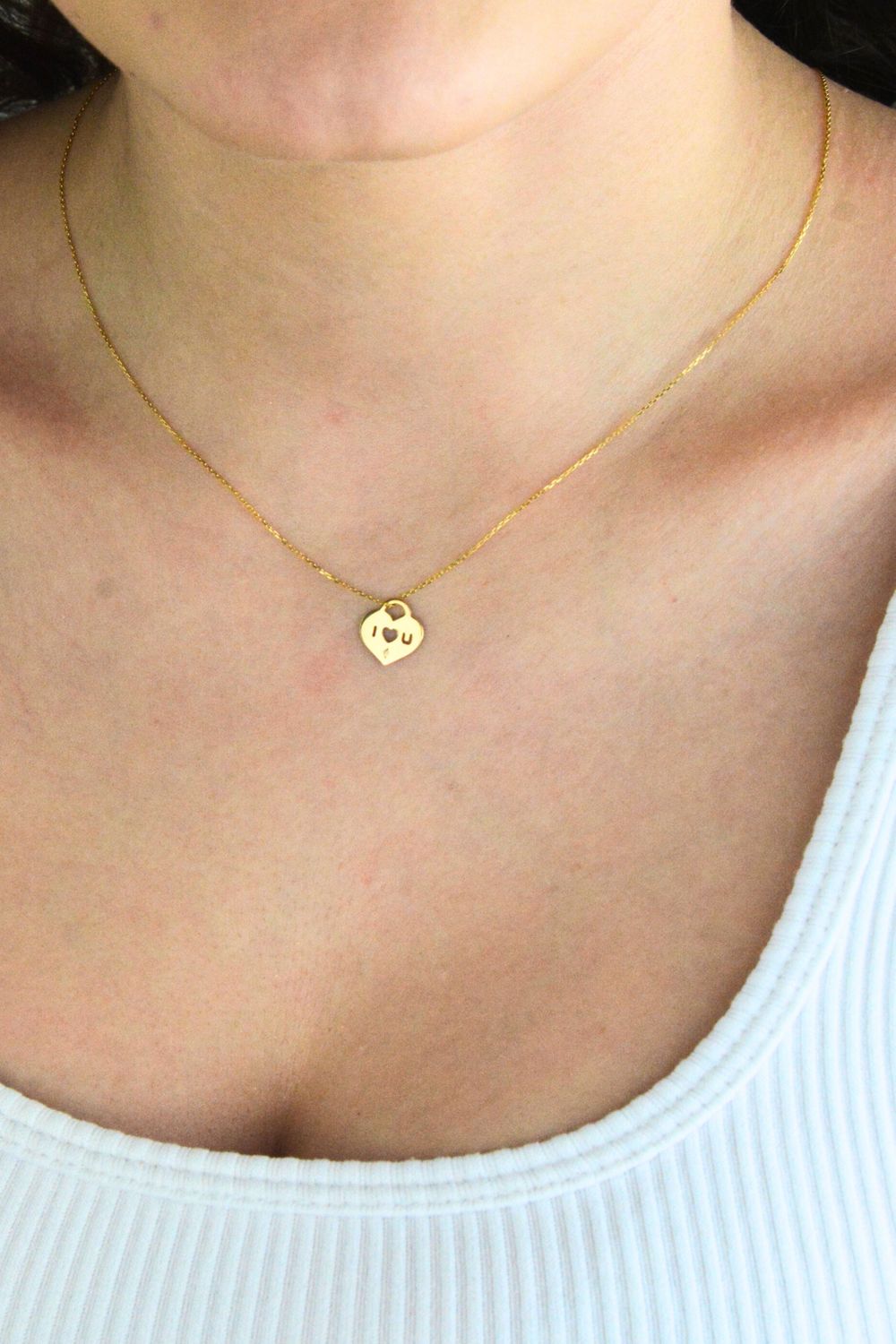 Złoty naszyjnik damski 585 Kłódka w kształcie serca z napisem 'I LOVE YOU' i Diamentem 0.005 ct. 1.jpg