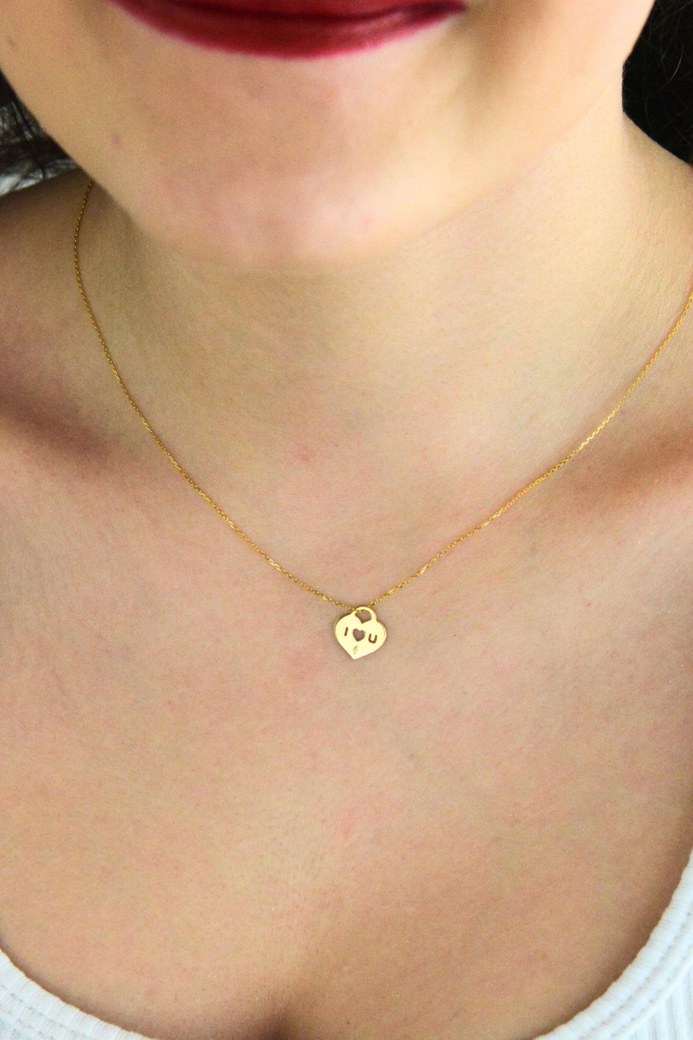 Złoty naszyjnik damski 585 Kłódka w kształcie serca z napisem 'I LOVE YOU' i Diamentem 0.005 ct. 1.jpg