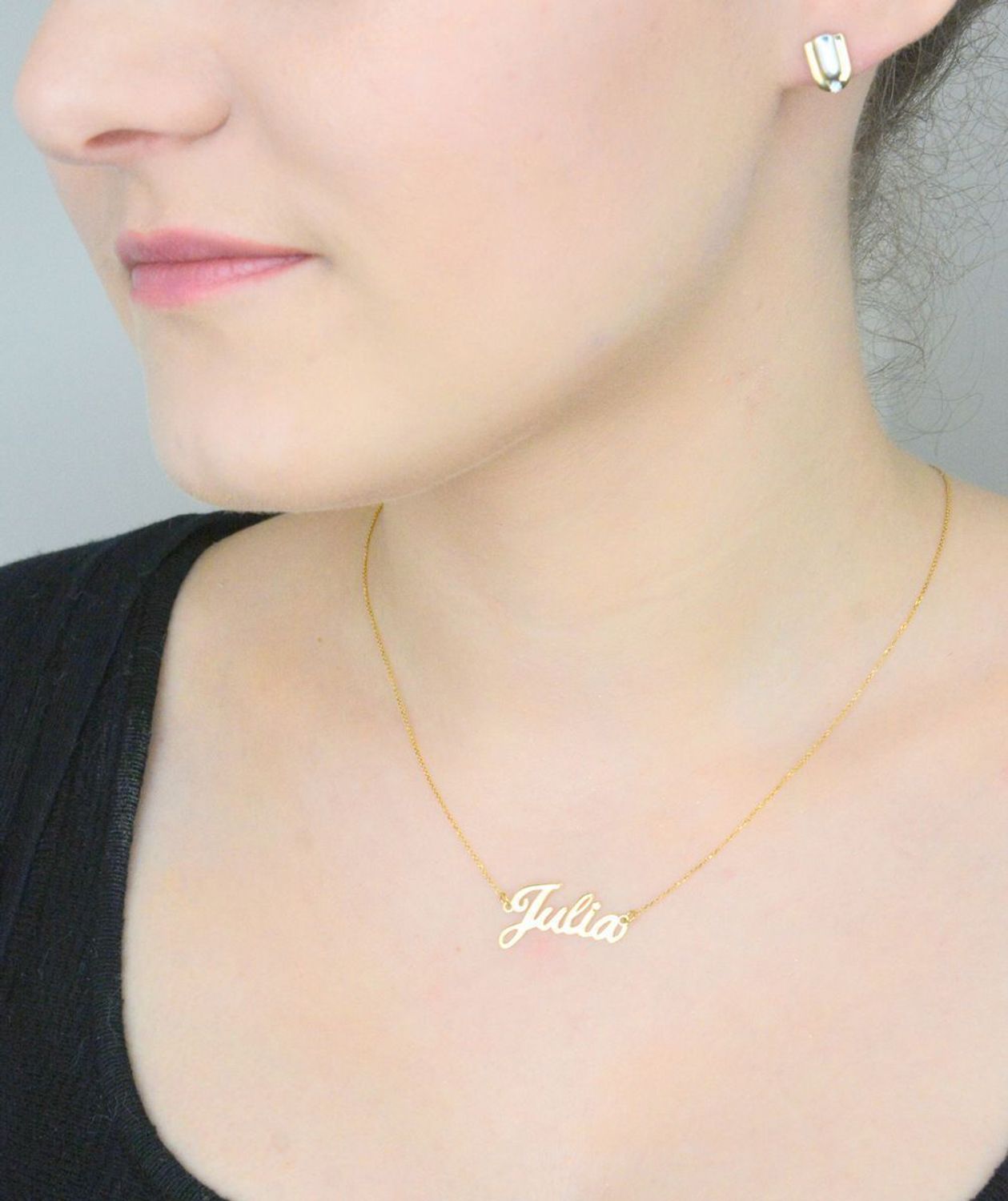 Złoty naszyjnik damski 585 z imieniem Julia z Diamentem 0,005 ct..jpg