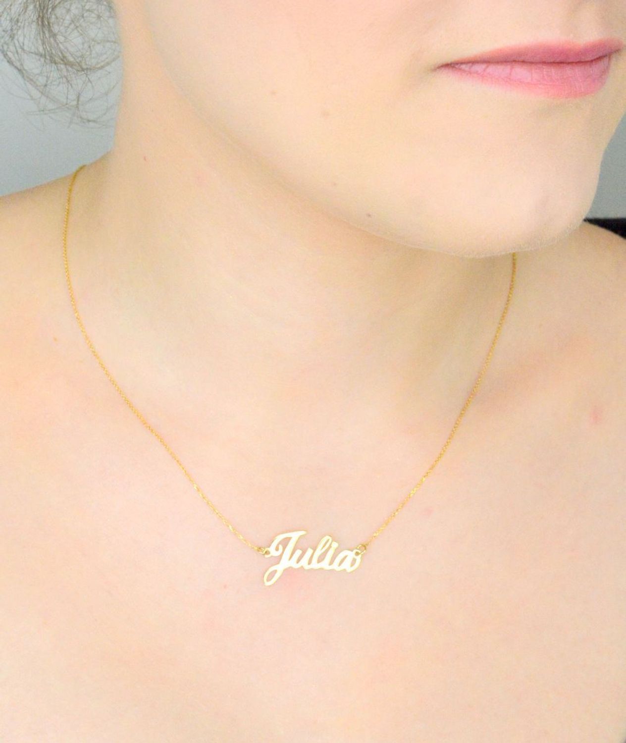 Złoty naszyjnik damski 585 z imieniem Julia z Diamentem 0,005 ct..jpg