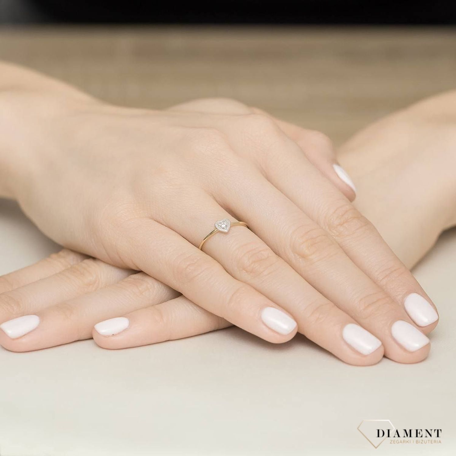 Złoty pierścionek damski 585 Serduszko z Diamentami 0.02ct 585. DIAPRSBC042Z585B0.02. Pierścionek z żółtego 14 karatowego złota z Diamentami, idealny prezent dla każdej kobiety. Możliwość zamówienia Twojego Rozmiaru..jpg