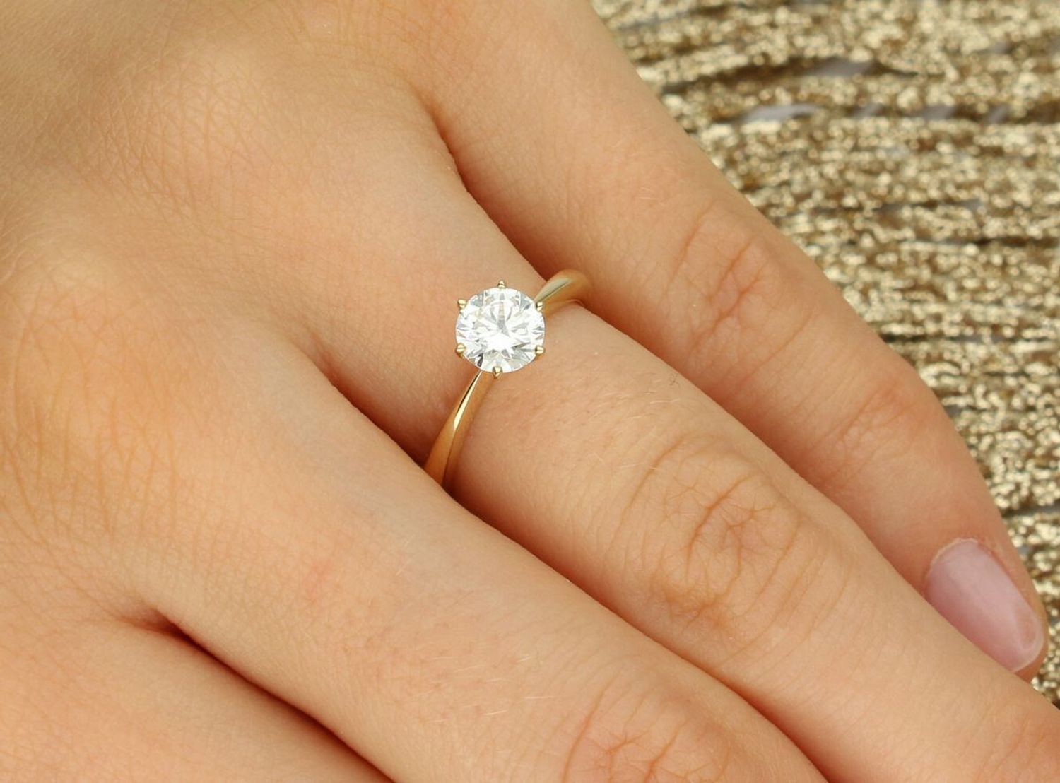 Elegancki pierścionek W0553 z diamentem laboratoryjnym 0.70ct w żółtym złocie 585. Luksusowy model Premium – perfekcyjny blask, etyczne piękno i ponadczasowa elegancja.1.jpg