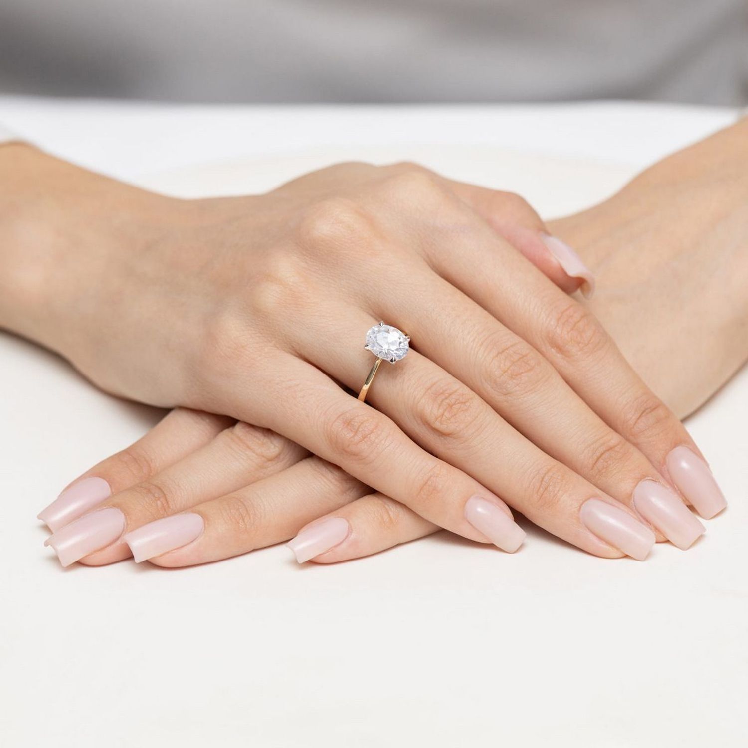 Ekskluzywny pierścionek W0688 z diamentem laboratoryjnym 2.00ct w żółtym złocie. Klasa Premium – imponujący blask, doskonała czystość VS2 F i nowoczesna elegancja w luksusowym wydaniu.1.jpg