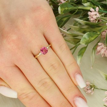 Złoty pierścionek z różowym topazem 1,10 ct i diamentami – złoto 585 elegancki pierścionek damski pink.jpg