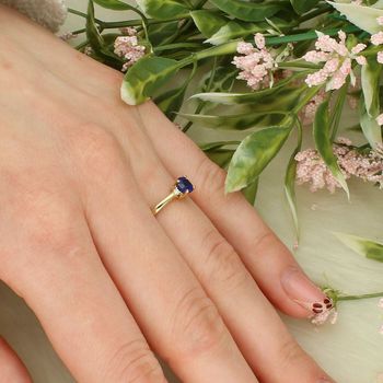 Złoty pierścionek z szafirem 0,50 ct i diamentami 0,06 ct – złoto 585, rozmiar 15 diament.jpg