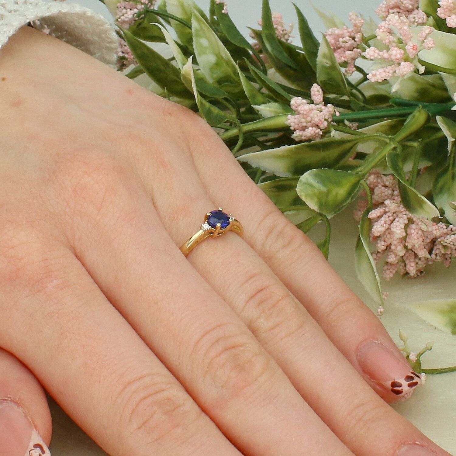 Złoty pierścionek z szafirem 0,50 ct i diamentami 0,06 ct – złoto 585, rozmiar 15.jpg