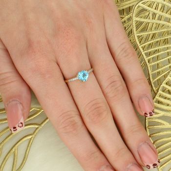 Złoty pierścionek damski 585 Topaz Sky Blue o formie serca i Diamenty 0.04 ct blue.jpg
