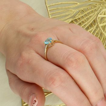 Złoty pierścionek damski 585 Topaz Sky Blue o formie serca i Diamenty 0.04 ct diament.jpg
