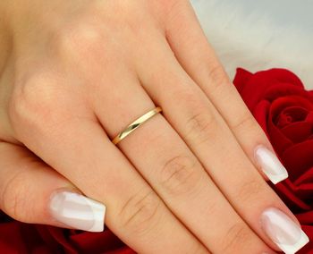 Złoty pierścionek z szafirem i diamentami W0076 – żółte złoto 585, szafir 0.50 ct (5 mm) oraz dwa diamenty SI2 H o łącznej masie 0.029 ct. Elegancka biżuteria o wadze 1.6–2.4 g.9.jpg