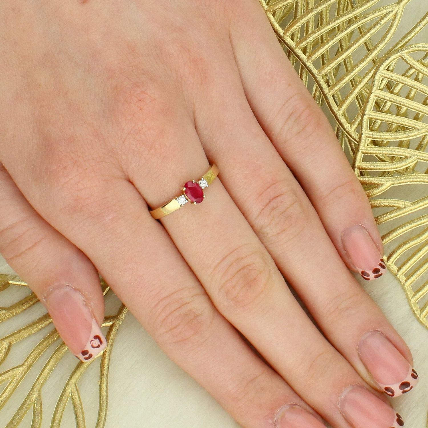 Złoty pierścionek damski 585 Owalny Rubin z Diamentami 0.08 ct.jpg