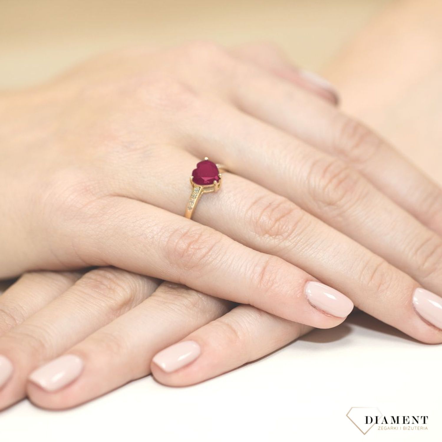 Złoty pierścionek damski 585 Serce z Rubinu z Diamentami 0,04 ct 1.jpg