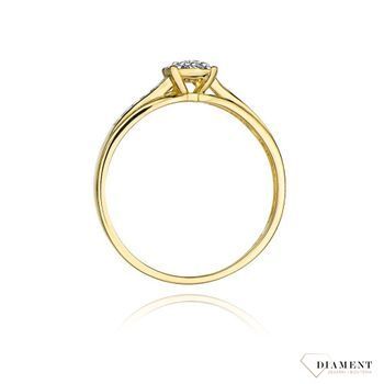 Złoty pierścionek damski 585 Bogato zdobiony pierścionek z Diamentami 0.13 ct DIAPRSW034Z585B0.13  Pierścionek z żółtego 14 karatowego złota z Diamentami, idealny prezent dla każdej kobiety. Możliwość zamówienia Twoj (2).jpg