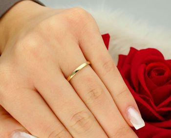 Złoty pierścionek z akwamarynem W0685 – złoto 585 w żółtym kolorze, kamień owalny 0.35 ct (6×4 mm). Delikatna i elegancka biżuteria o wadze 1.4–2.0 g. Idealny prezent dla wyjątkowej kobiety.10.jpg