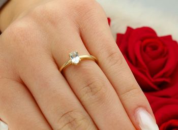 Złoty pierścionek z akwamarynem W0685 – złoto 585 w żółtym kolorze, kamień owalny 0.35 ct (6×4 mm). Delikatna i elegancka biżuteria o wadze 1.4–2.0 g. Idealny prezent dla wyjątkowej kobiety.8.jpg