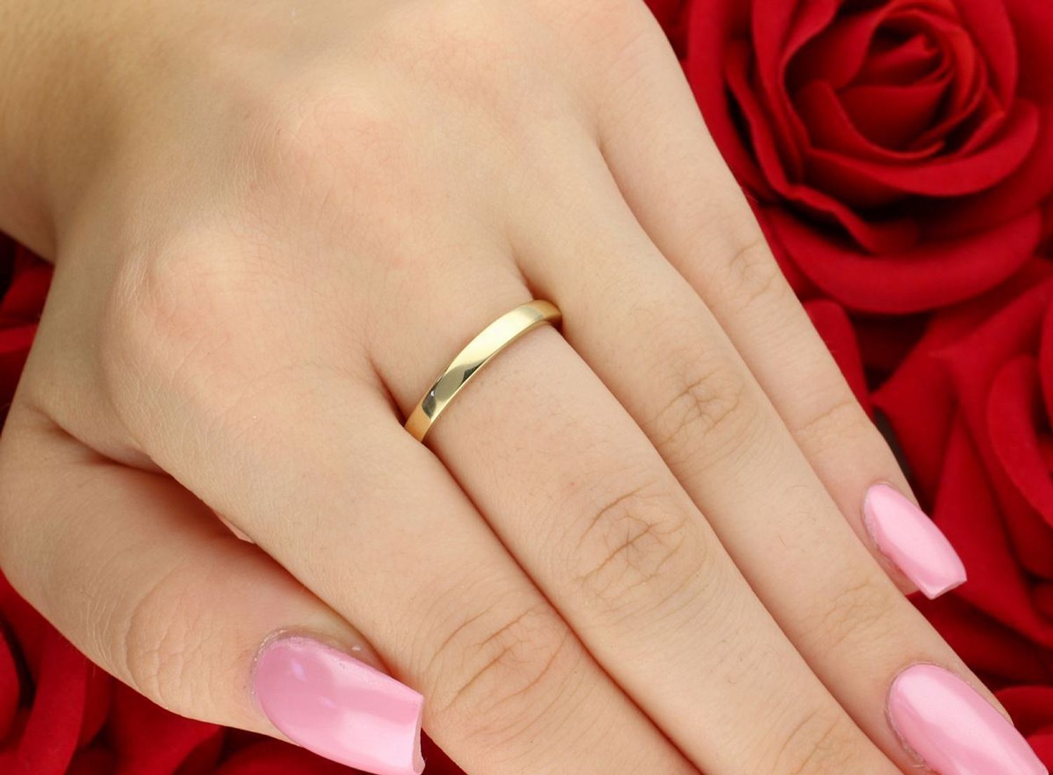 Ekskluzywny pierścionek damski ze złota próby 585, ozdobiony pojedynczym diamentem 0,70 ct o barwie F i czystości VS2. Rozmiar 18, waga 3,74 g.1.jpg