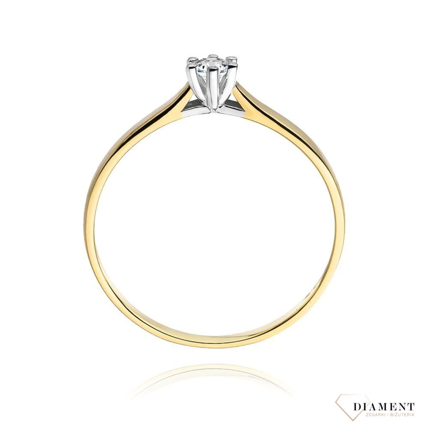 Złoty pierścionek damski 585 z Jednym centralnym Diamentem 0.10 ct DIAPRSW222Z585B0.10  Pierścionek z żółtego 14 karatowego złota z Diamentami, idealny prezent dla każdej kobiety. Możliwość zamówienia Twojego Rozmiaru..jpg