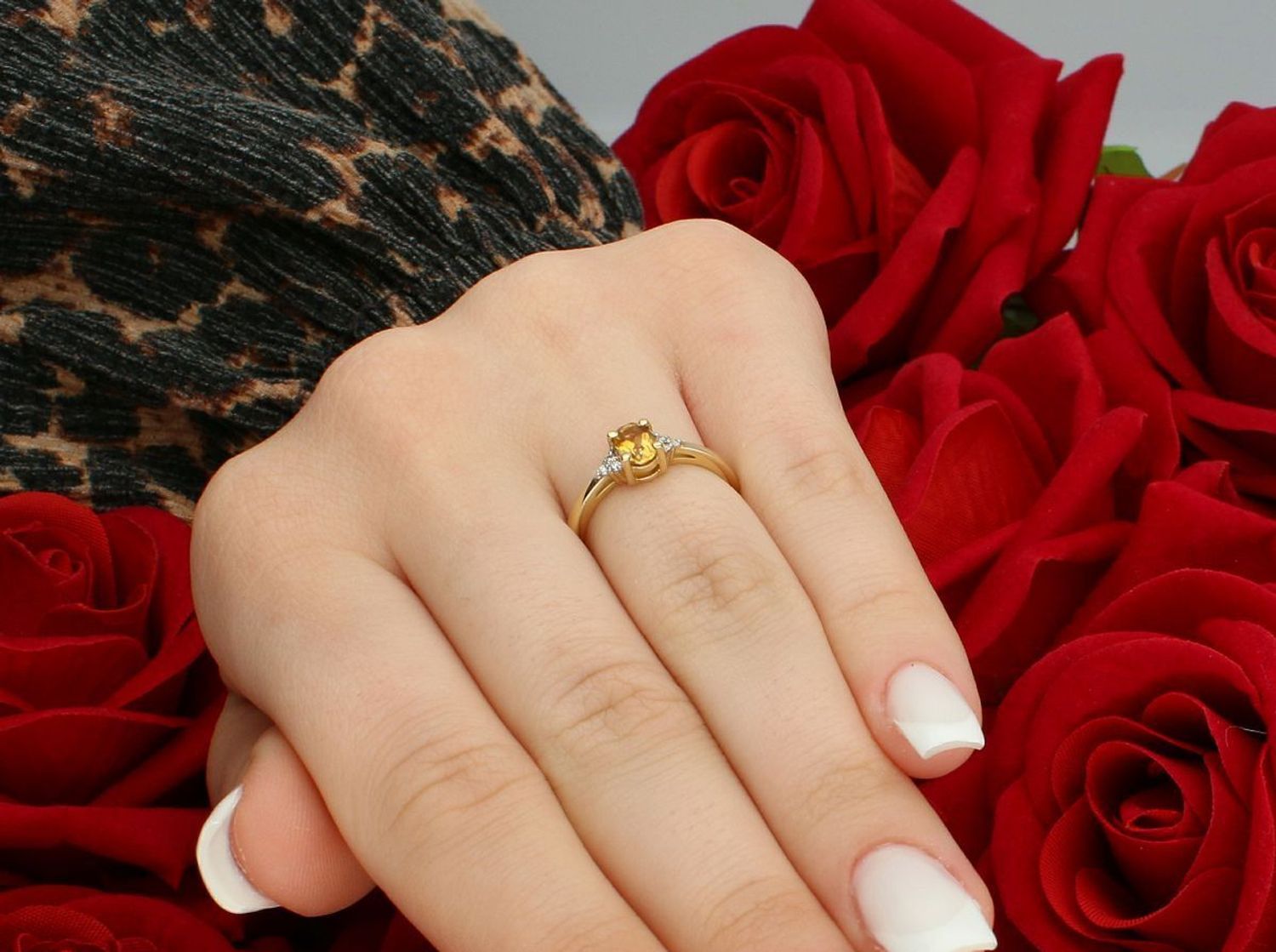 Złoty pierścionek damski 585 Cytryn i diamenty Au.jpg