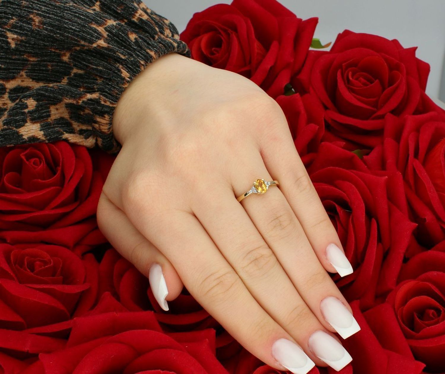 Złoty pierścionek damski 585 Cytryn i diamenty Au.jpg