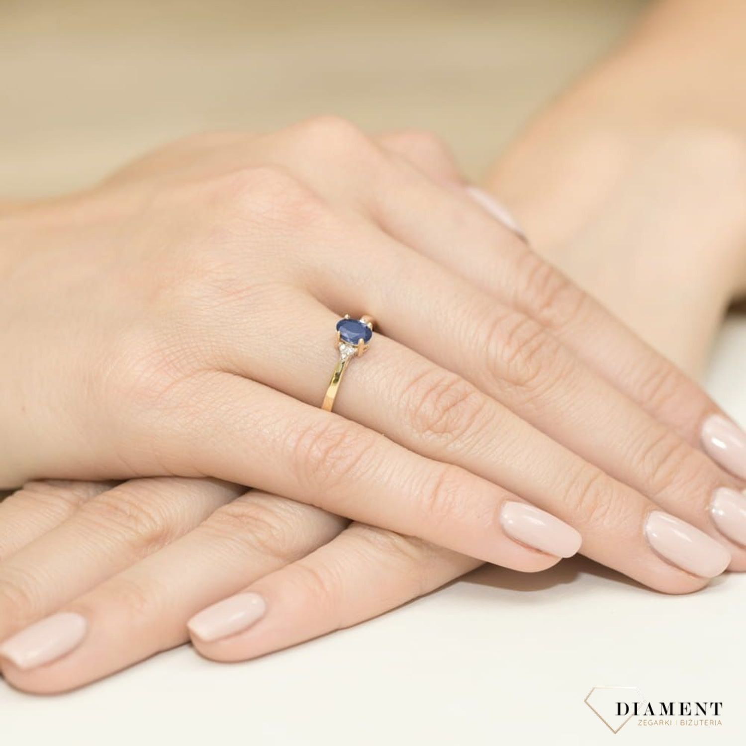 Złoty pierścionek damski 585 Pierścionek z Tanzanitem i  Diamentami 0.05 ct DIAPRSW301Z585TA0.40 Pierścionek z żółtego 14 karatowego złota z Diamentami, idealny prezent dla każdej kobiety. Możliwość zamówienia Twojego Rozmia.jpg