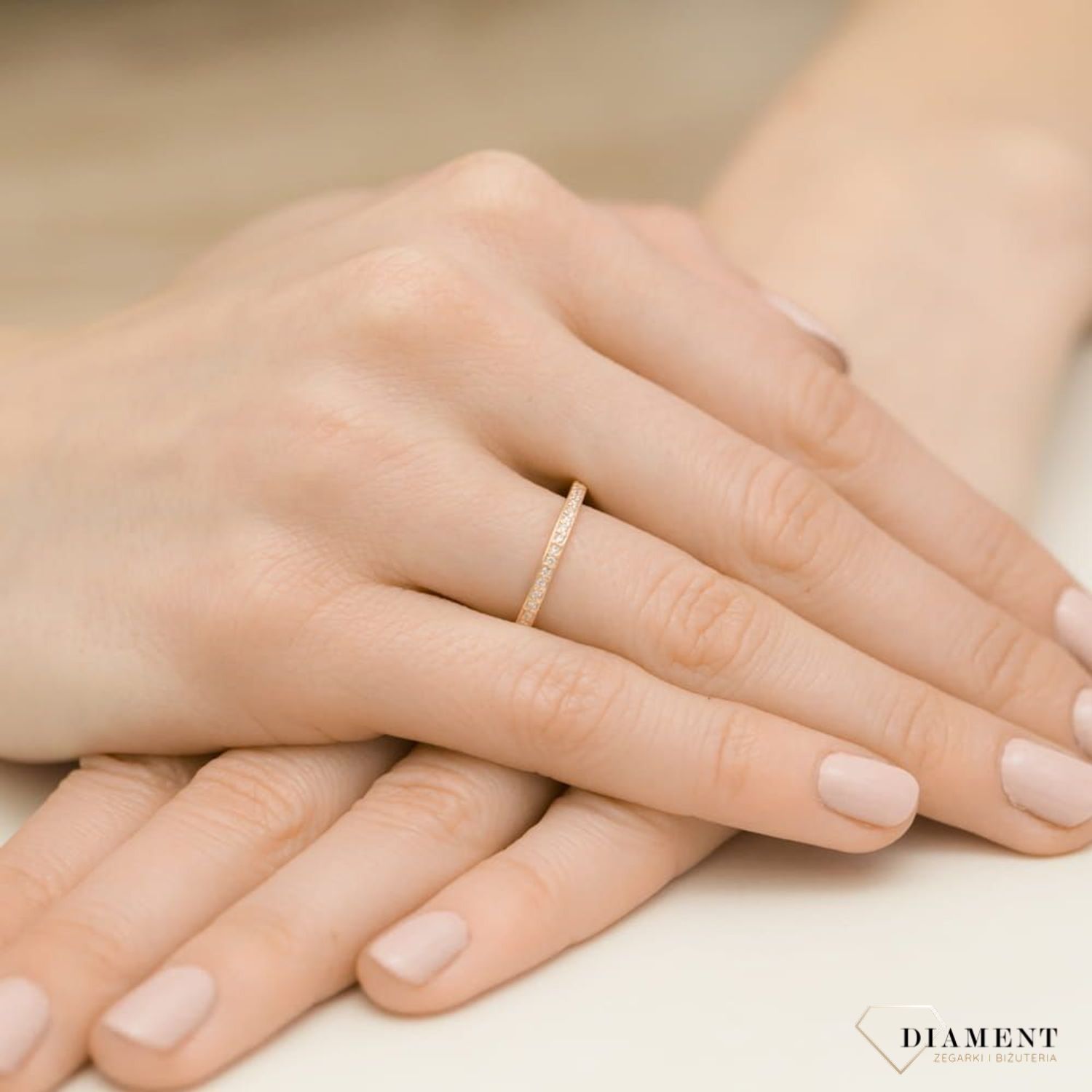 Złoty pierścionek damski 585 Obrączka wysadzana 17 Diamentami 0.09 ct DIAPRSW306Z585B0.09  Pierścionek z żółtego 14 karatowego złota z Diamentami, idealny prezent dla każdej kobiety. Możliwość zamówienia Twojego Rozmiaru..jpg