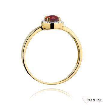 Złoty pierścionek damski 585 Owalny 0,60 ct Rubin otulony Diamentami 0.08 ct DIAPRSW330Z585R0.60 Pierścionek z żółtego 14 karatowego złota z Diamentami, idealny prezent dla każdej kobiety. Możliwość zamówienia Twojeg (2).jpg