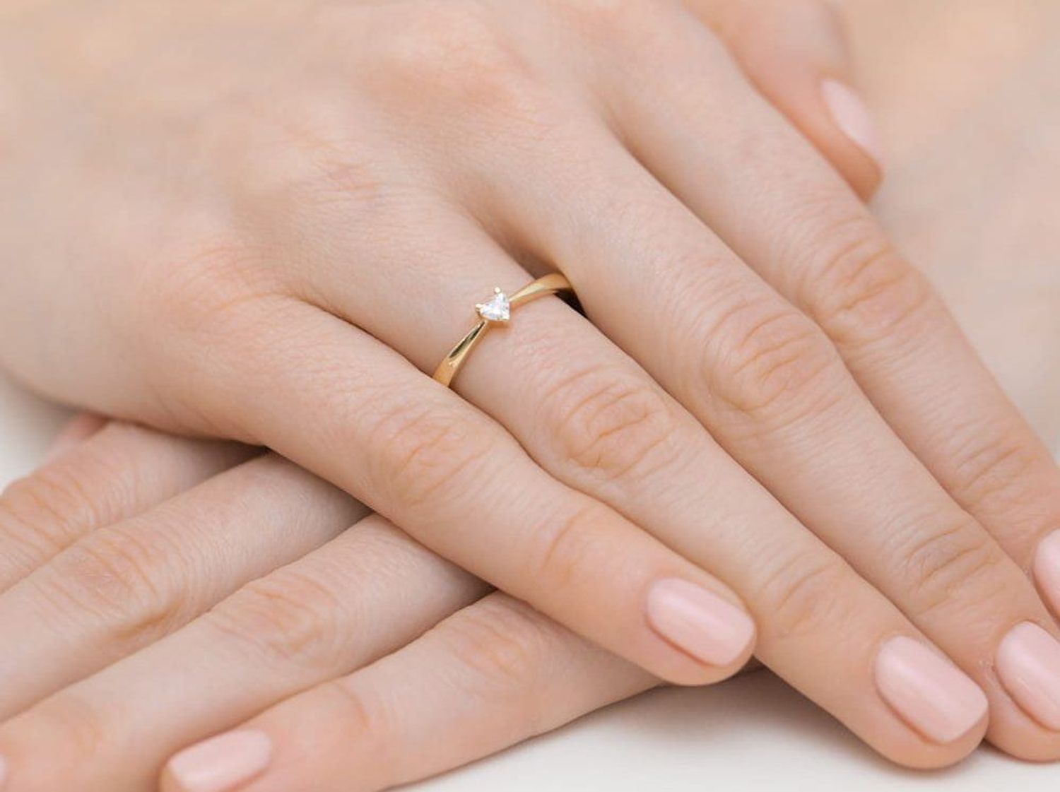 Złoty pierścionek zaręczynowy serce z diamentami 0,10ct próba 585 W433 rozmiar 8 DIAPRSW433Z585B0.10. Wyjątkowy pierścionek zaręczynowy wykonany z żółi.  (1).jpg