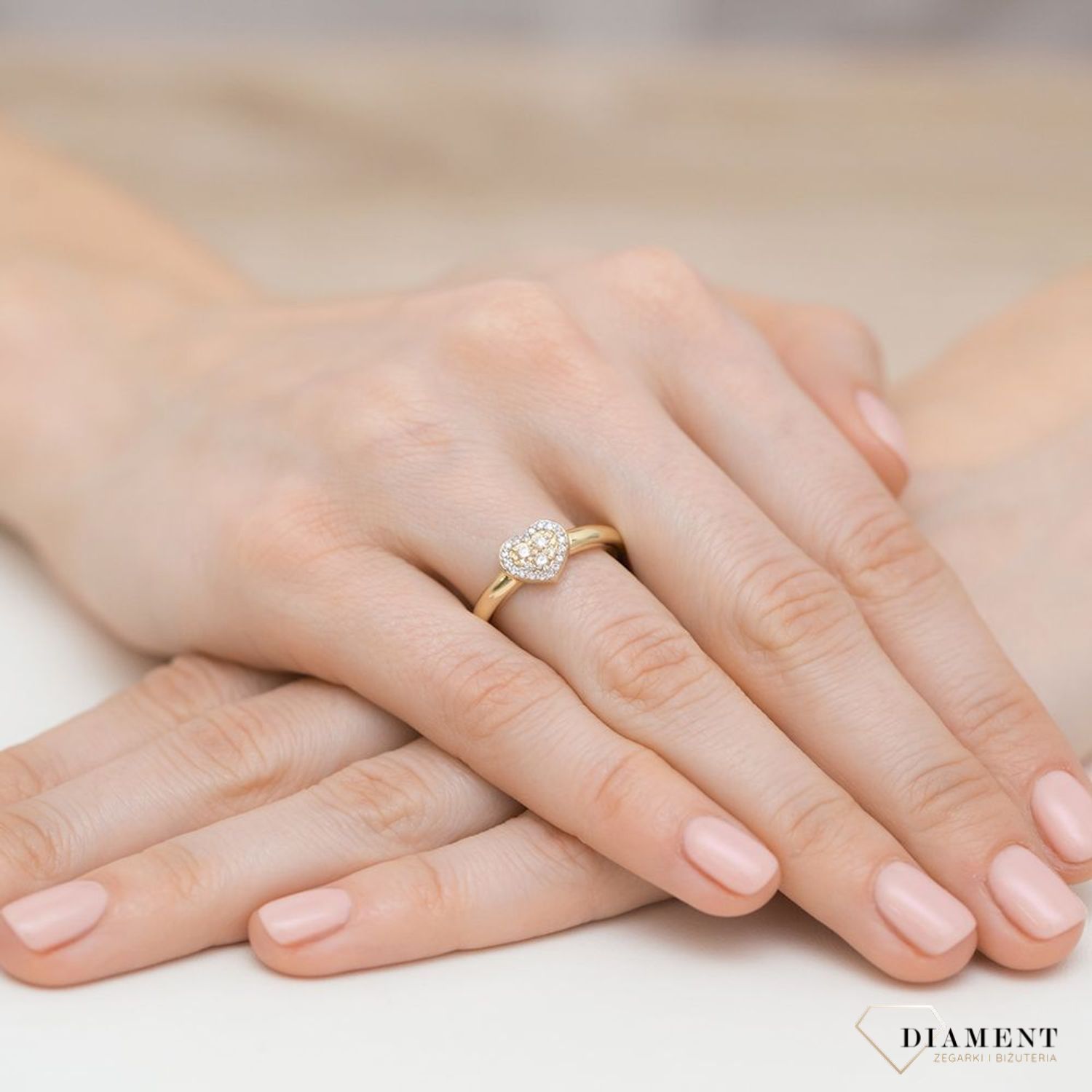 Złoty pierścionek damski 585 Pierścionek Serce wysadzane Diamentami 0,10 ct.jpg