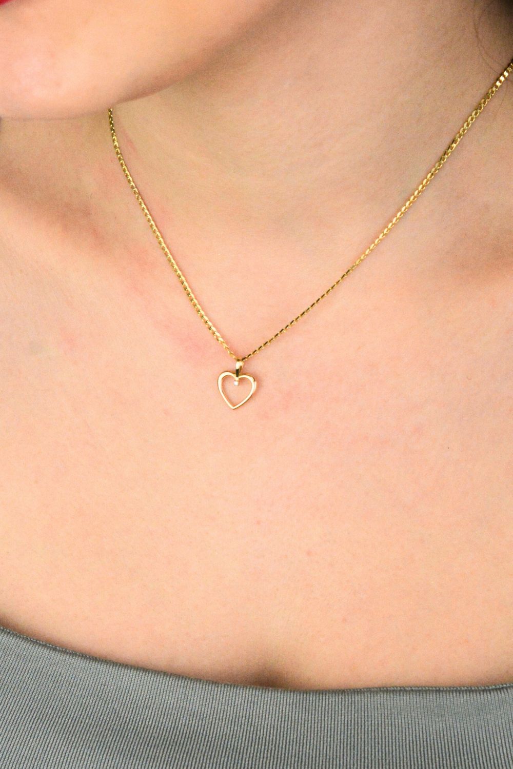 Złota zawieszka damska 585 serce z diamentem 0,005 ct.jpg