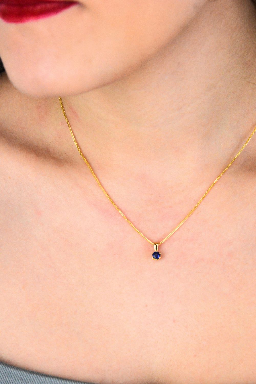 Złota zawieszka z naturalnym szafirem 0.30 ct – Z0076.SAB  Złoto 585 z certyfikatem.jpg