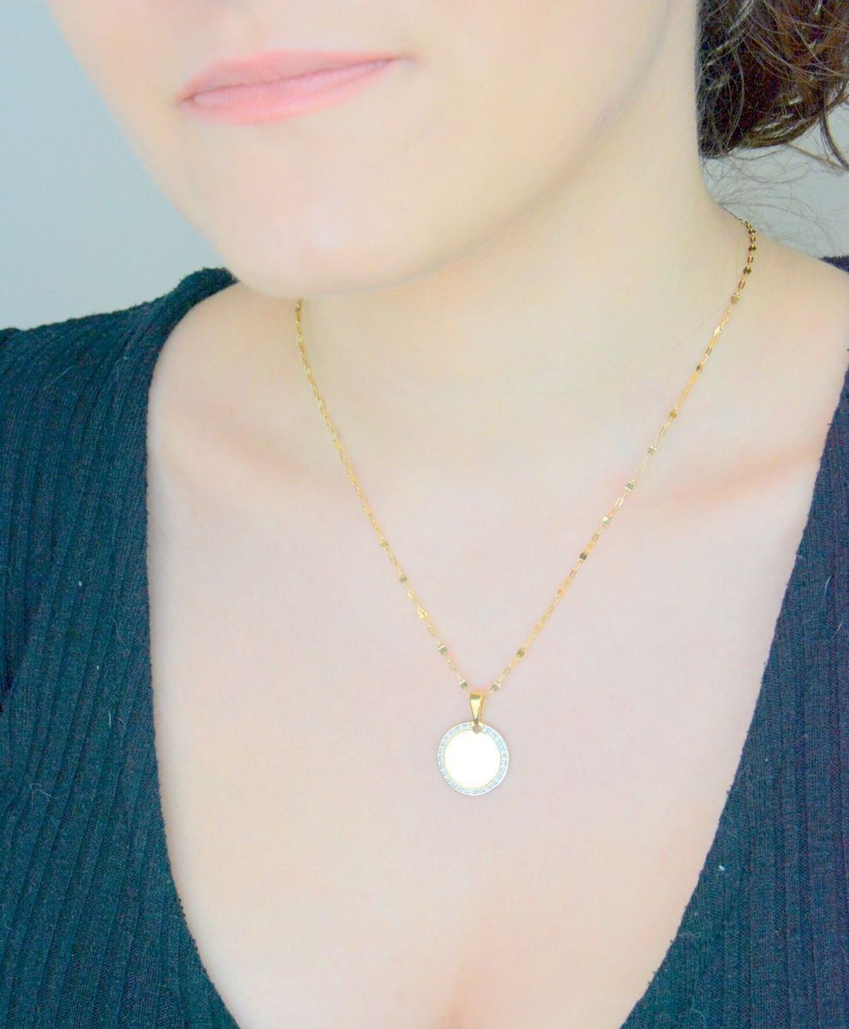 Zawieszka złota damska blaszka z diamentami próba 585 DIAZAWZ505Z585B0.13. Zawieszka z 26 diamentami. Diamenty dla kobiety. Biżuteria na prezent. Biżuteria damska. Złote akcesoria.1.jpg