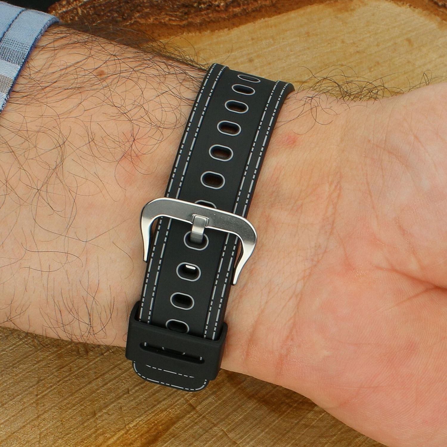 Casio G-Shock DW-5600RGM-1ER – Czarny zegarek cyfrowy z metalicznym wykończeniem.jpg