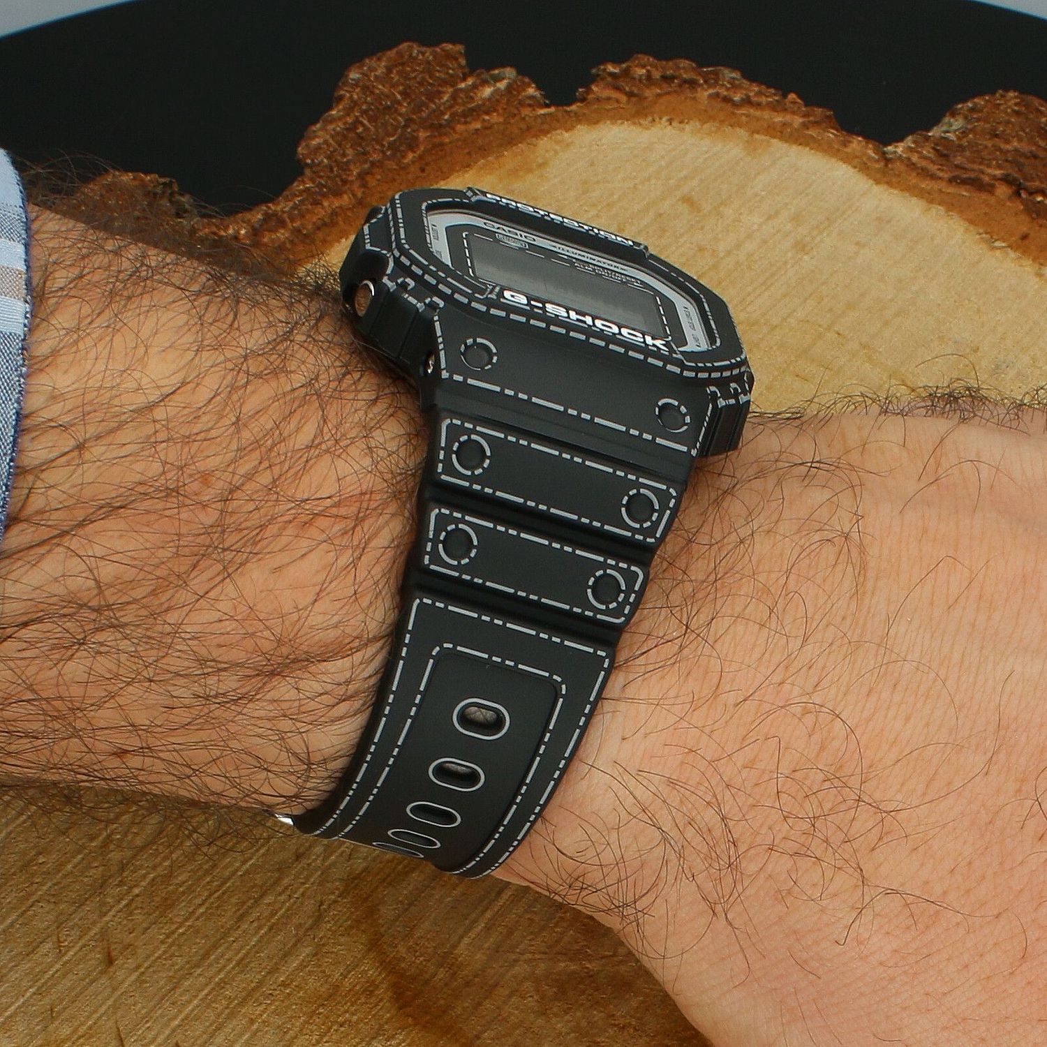 Casio G-Shock DW-5600RGM-1ER – Czarny zegarek cyfrowy z metalicznym wykończeniem.jpg