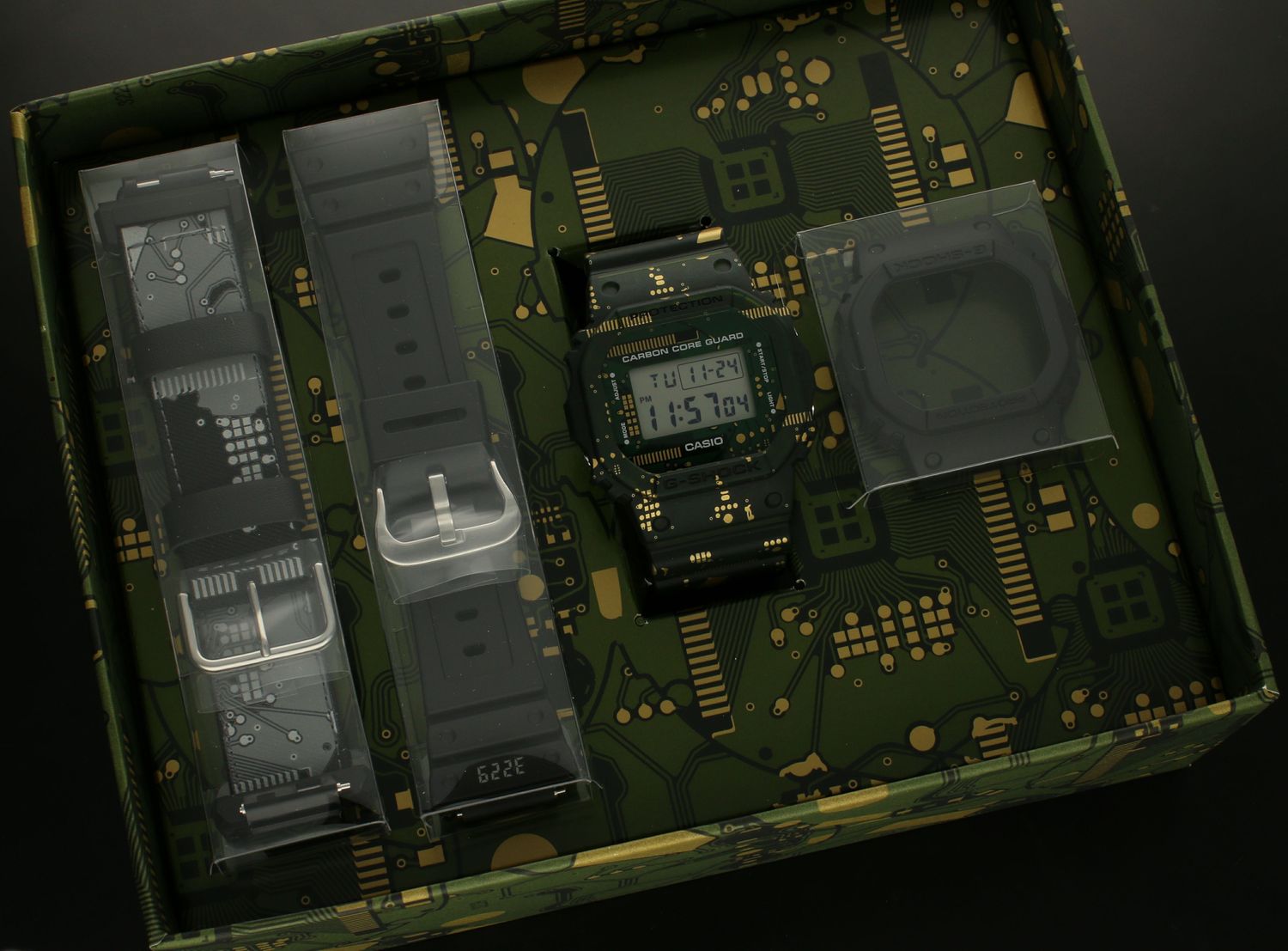 Zegarek Casio G-shock DWE-5600CC-3ER Zielony Electronic.jpg